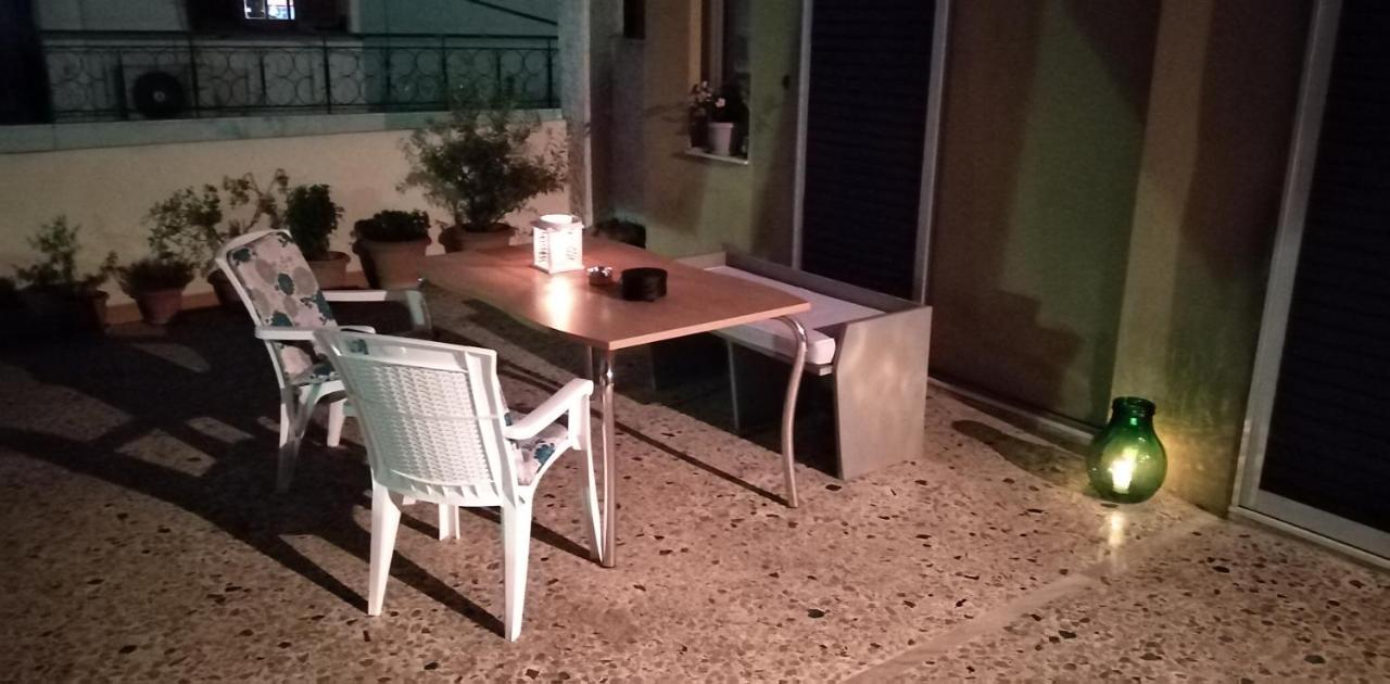 Appartamento Ομορφο Διαμερισμα Με Μεγαλες Βεραντες Atene Esterno foto